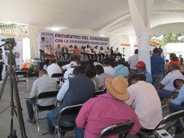  Los diputados escucharon a los ciudadanos del IX Distrito en el municipio de Tetecala y se comprometieron a atender las demandas.