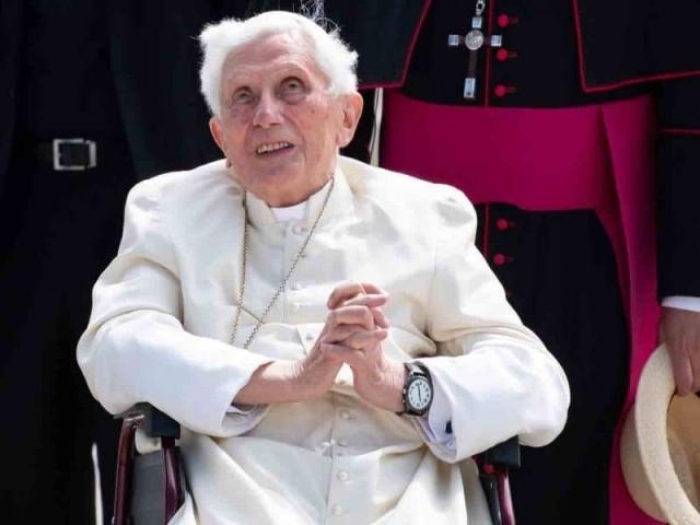 Papa Benedicto XVI es acusado de encubrir casos de pedofilia.