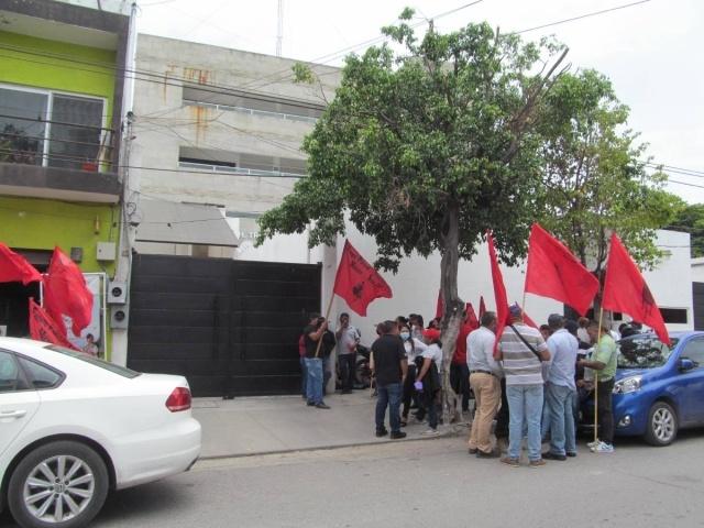 El Frente Popular Francisco Villa se apersonó en la Ciudad Judicial, de manera pacífica, para enterarse de la vinculación a proceso de “El JJ”.