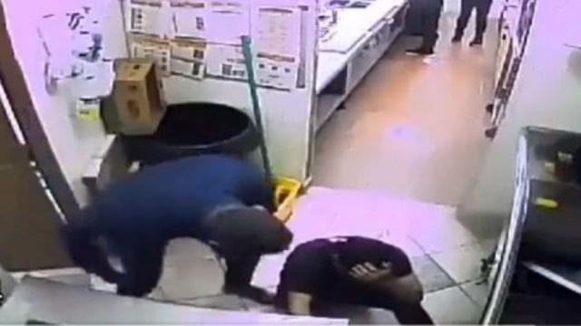 Piden ficha roja contra golpeador de joven en un Subway