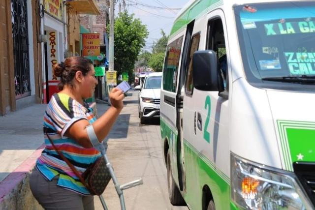 Prometen transportistas de Zacatepec respetar descuento a personas con discapacidad