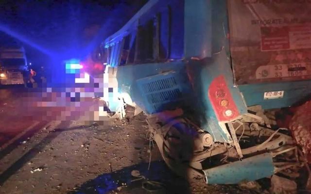 Accidente de autobús en Jalisco deja al menos 14 personas muertas y 19 heridas