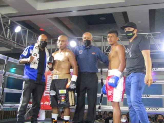 Walter Hernández ganó por decisión unánime ante el chiapaneco Maximino Toala, a seis rounds en súper pluma.