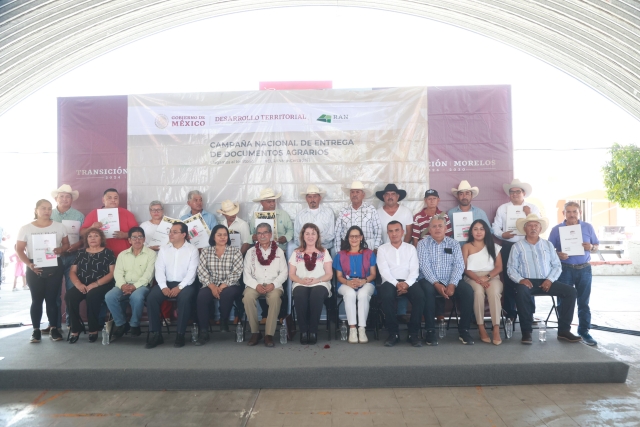 Participa González Saravia en entrega de documentos agrarios a productores morelenses