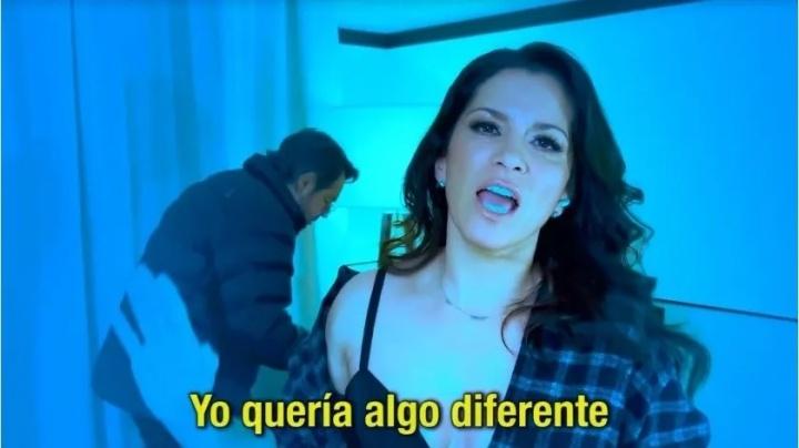 Alessandra Rosaldo hace su propia versión de Shakira para Eugenio Derbez