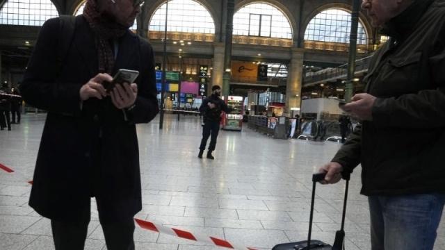 Ataque en estación de tren de París deja seis heridos