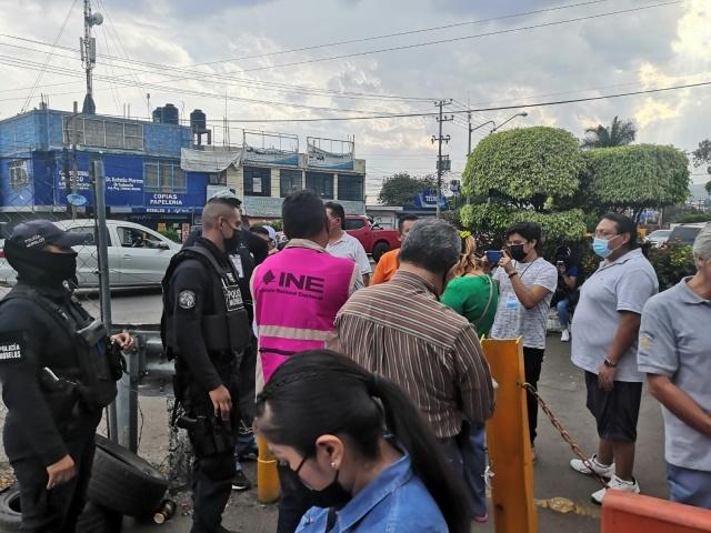 Ciudadanos inconformes en casilla especial en Cuernavaca
