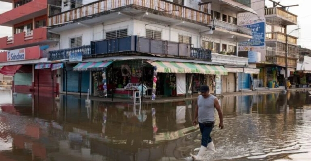 Minatitlán inundado y Tlacotalpan en riesgo tras intensas lluvias en Veracruz