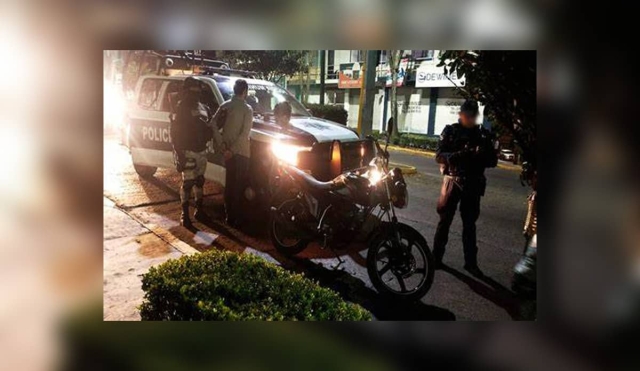 Vinculan a joven por posesión de una moto robada