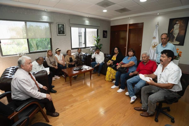 Juan Emilio Elizalde, presidente del TSJ, dialogó con una comisión de los manifestantes.