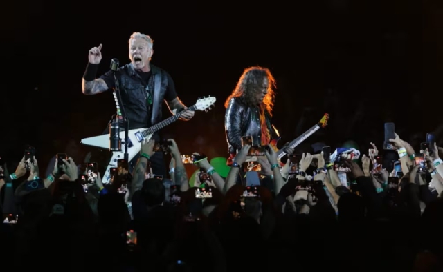 James Hetfield y Metallica brillan en su primer concierto en México.