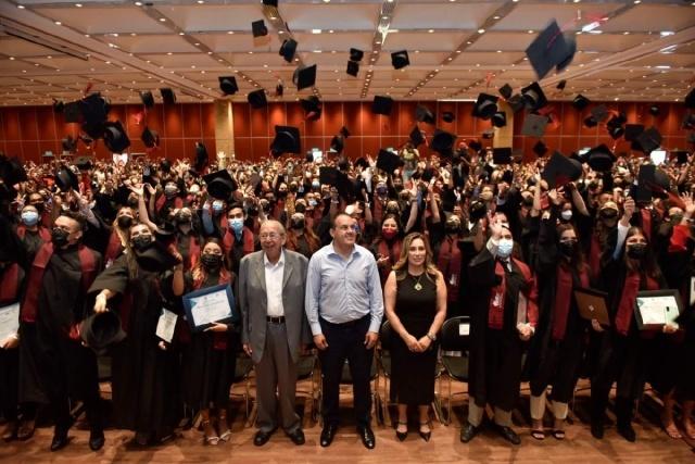 Encabeza Cuauhtémoc Blanco ceremonia de graduación para alumnado de la UTEZ