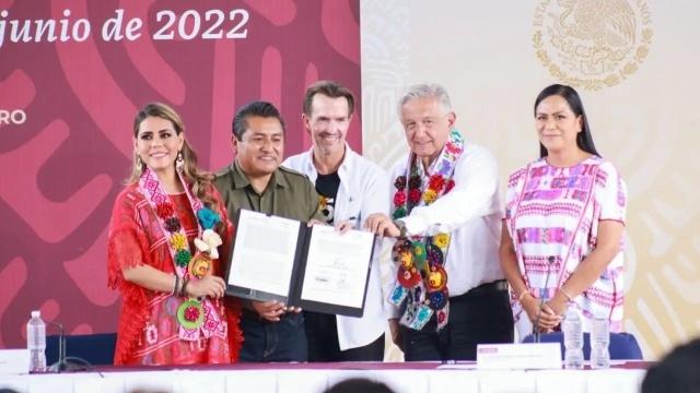 AMLO y Teletón firman convenio para construir un CRIT en Tlapa, Guerrero