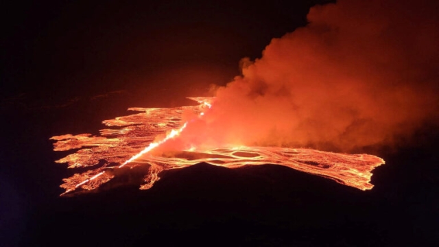Islandia: Volcán entra en erupción por cuarta vez en tres meses