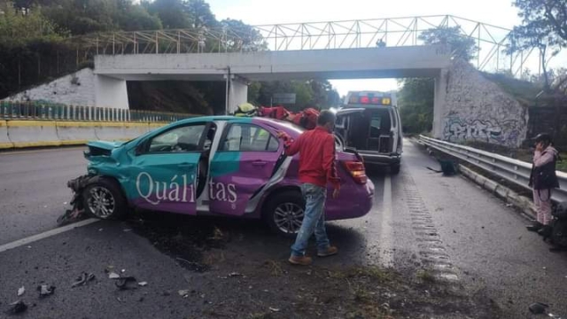Volcadura en Santa María Ahuacatitlán deja un herido grave