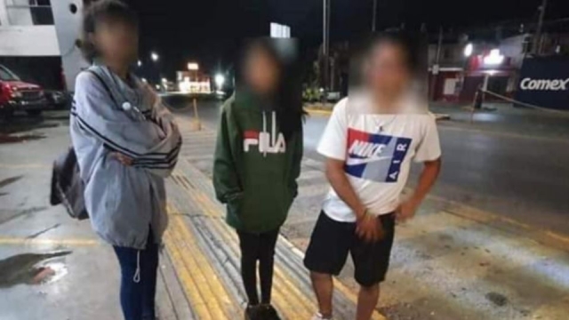 Bomberos de Hidalgo rescatan a joven del Edomex que fue abandonada por sus amigos en la carretera