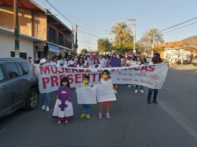 Caminata en Tlaquiltenango en el marco del Día Internacional de la Mujer