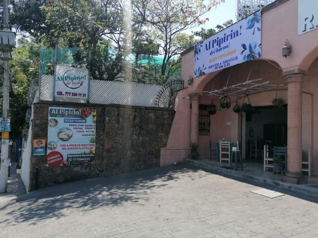 El restaurante se ubica sobre la avenida Atlacomulco, a unos metros de la esquina con Alta Tensión.