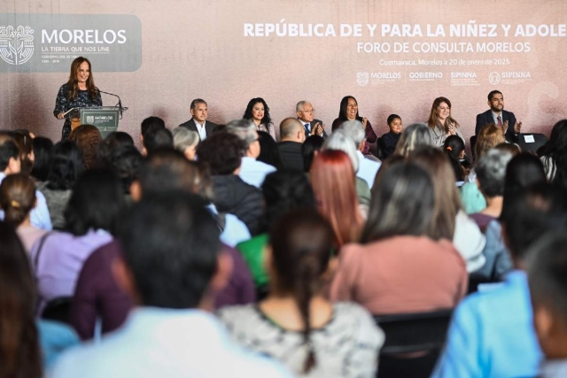 Lorena Villavicencio, titular de la SIPINNA, acompañó a la gobernadora Margarita González Saravia en la inauguración del foro “República de y para la niñez y adolescencia”. 