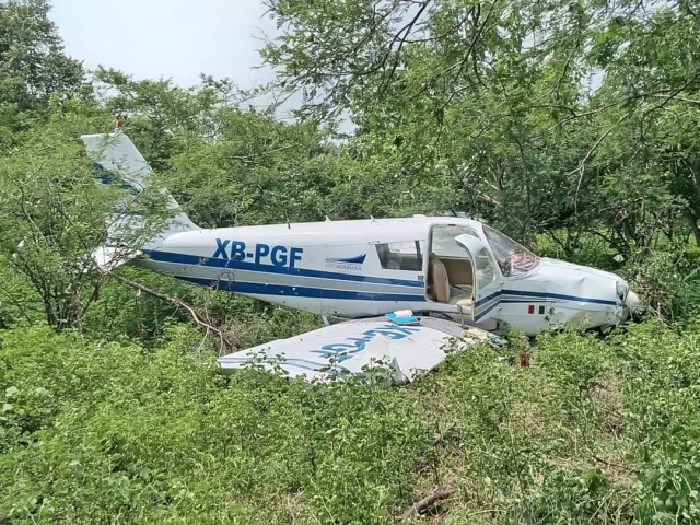 Dos lesionados tras desplomarse avioneta