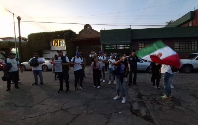 Se manifiestan en Congreso local en contra de la reforma judicial