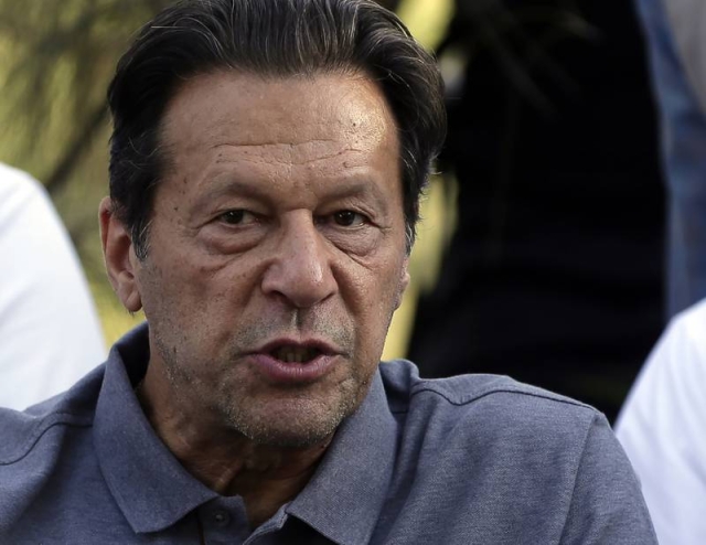 Atentado contra exprimer ministro de Pakistán deja un muerto y 9 personas heridas
