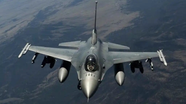 Ucrania pide ahora aviones de combate tras asegurarse la entrega de tanques occidentales