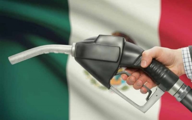 AMLO manda mensaje a distribuidores de gasolina en México.