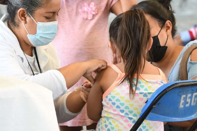   La vacunación de los infantes se vio interrumpida por la pandemia.