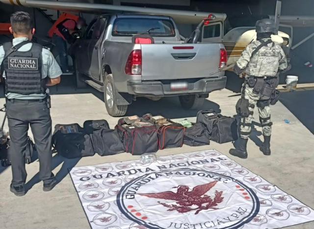 Guardia Nacional decomisa cargamento de aparente cocaína en aeródromo de Morelos
