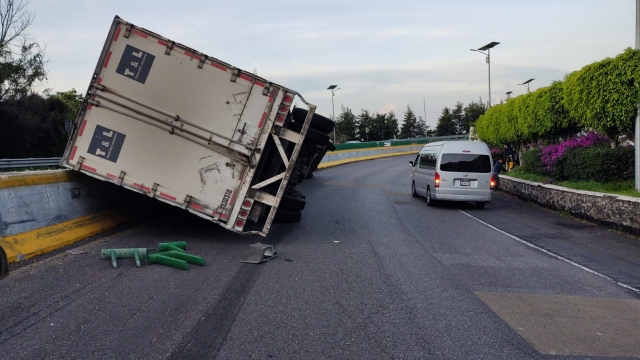 Accidente en &#039;La Pera&#039;, en la autopista México-Cuernavaca