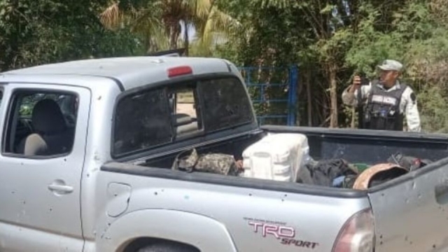 Alerta en Michoacán: se desatan balaceras y hallan cadáveres dentro de una camioneta