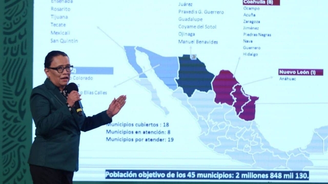 México prevé terminar en agosto vacunación COVID en frontera con EEUU.
