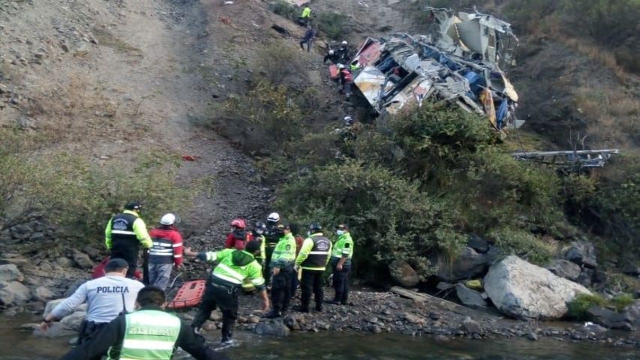 Accidente de autobús en Perú deja un saldo de 12 fallecidos