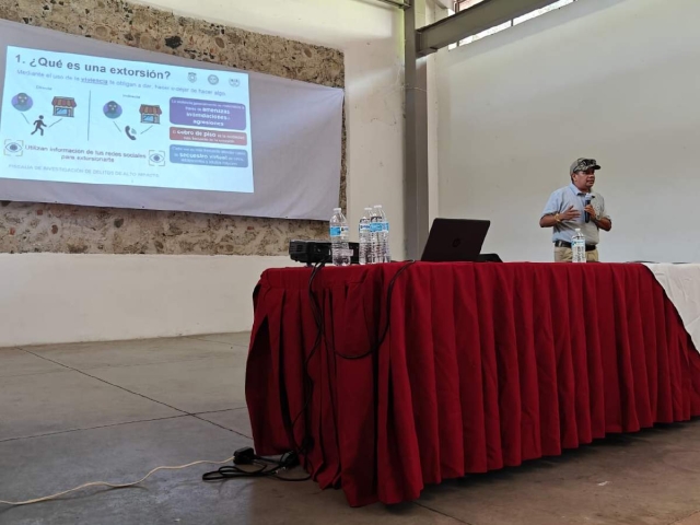 Tomar medidas preventivas ante una situación de extorsión ayuda a las personas no caer en el engaño, se dijo en la conferencia.