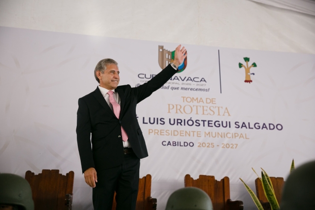 José Luis Urióstegui Salgado rindió protesta para un nuevo periodo como alcalde de Cuernavaca