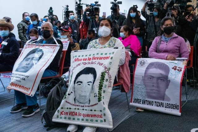 Caso Ayotzinapa: ‘Infiltrados’ en Fiscalía intentaron boicotear proceso contra involucrados, dice AMLO
