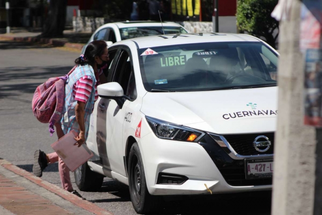 Taxistas piden descuentos en pago de derechos
