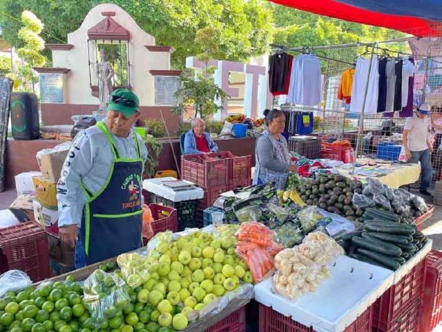 En el tianguis se oferta una gran variedad de productos.