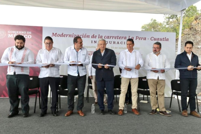 Supervisa AMLO obra de ampliación de autopista La Pera-Cuautla