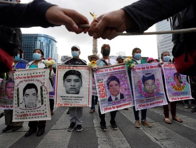 Caso Ayotzinapa: Detienen a 8 militares por desaparición forzada