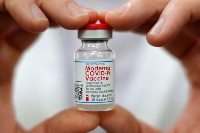 Moderna pide autorizar su vacuna COVID para menores de 6 años en EU