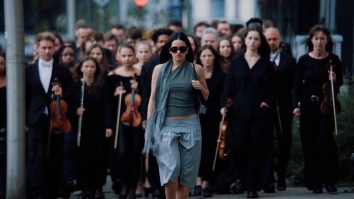 Rosalía estrena 'Berghain' y sorprende cantando en alemán junto a Björk
