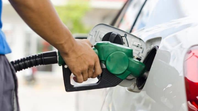 ¿Cómo puedo deducir la gasolina en mis gastos?