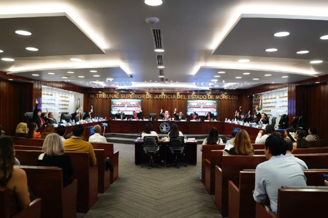 La sesión ordinaria comenzó puntual con la presencia de los 22 integrantes del Pleno…