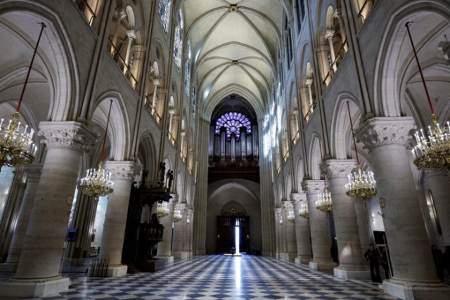 Francia muestra el interior restaurado de Notre Dame antes de su apertura