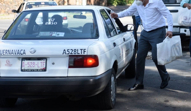 Taxistas exigen subsidios permanentes y combate a Uber