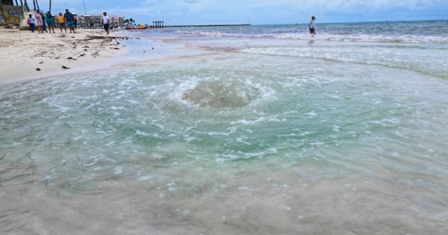 Quintana Roo: aparecen &#039;ojos de agua&#039; en playas tras lluvias