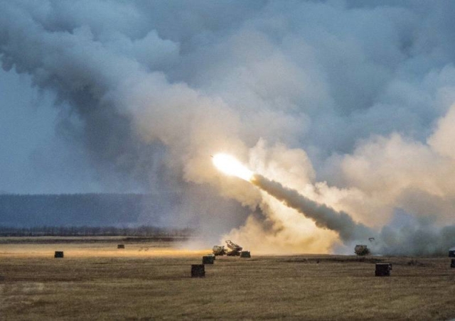 Estados Unidos envía más misiles y dineroa Ucrania