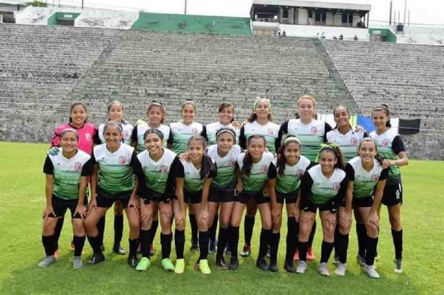  Un vibrante empate ofrecieron las escuadras de Xochitepec FC y Cañeras del Zacatepec, en la primera edición del clásico de la zona sur en la Liga Mexicana de Futbol Femenil. 